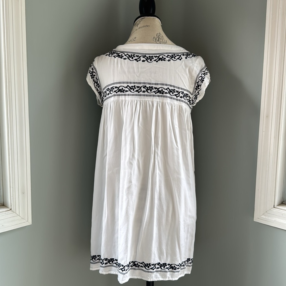 BB Dakota white embroidered mini dress cover-up EUC size small - Picture 4 of 10